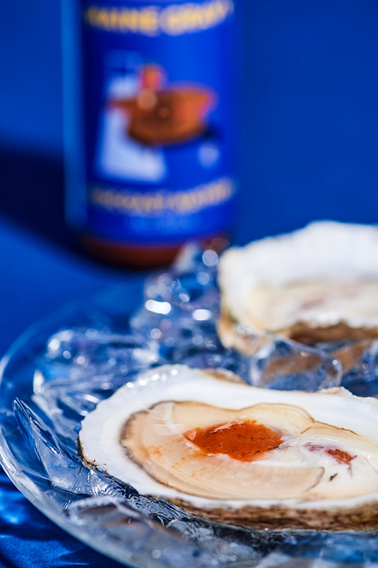 Oyster with hot sauce