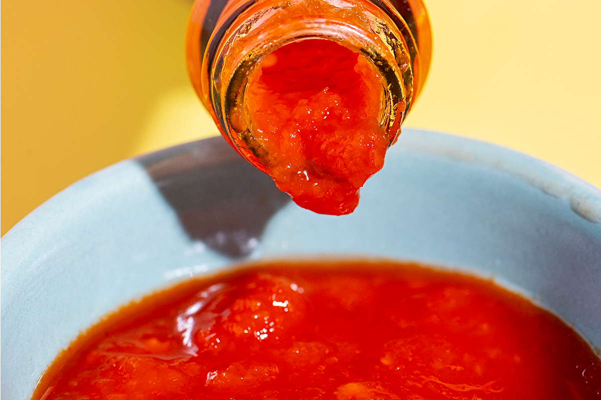 Pouring Resurgam Back to the Roots into a bowl
